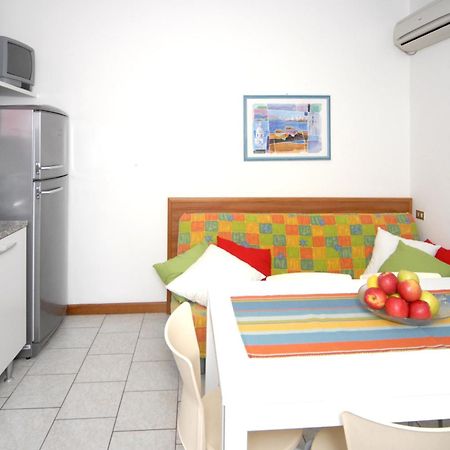 Elios Apartment Бибионе Екстериор снимка