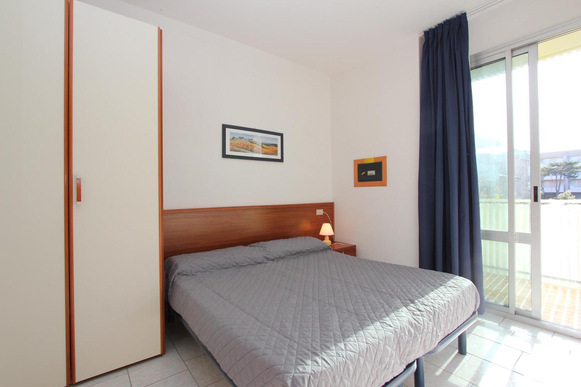 Elios Apartment Бибионе Екстериор снимка