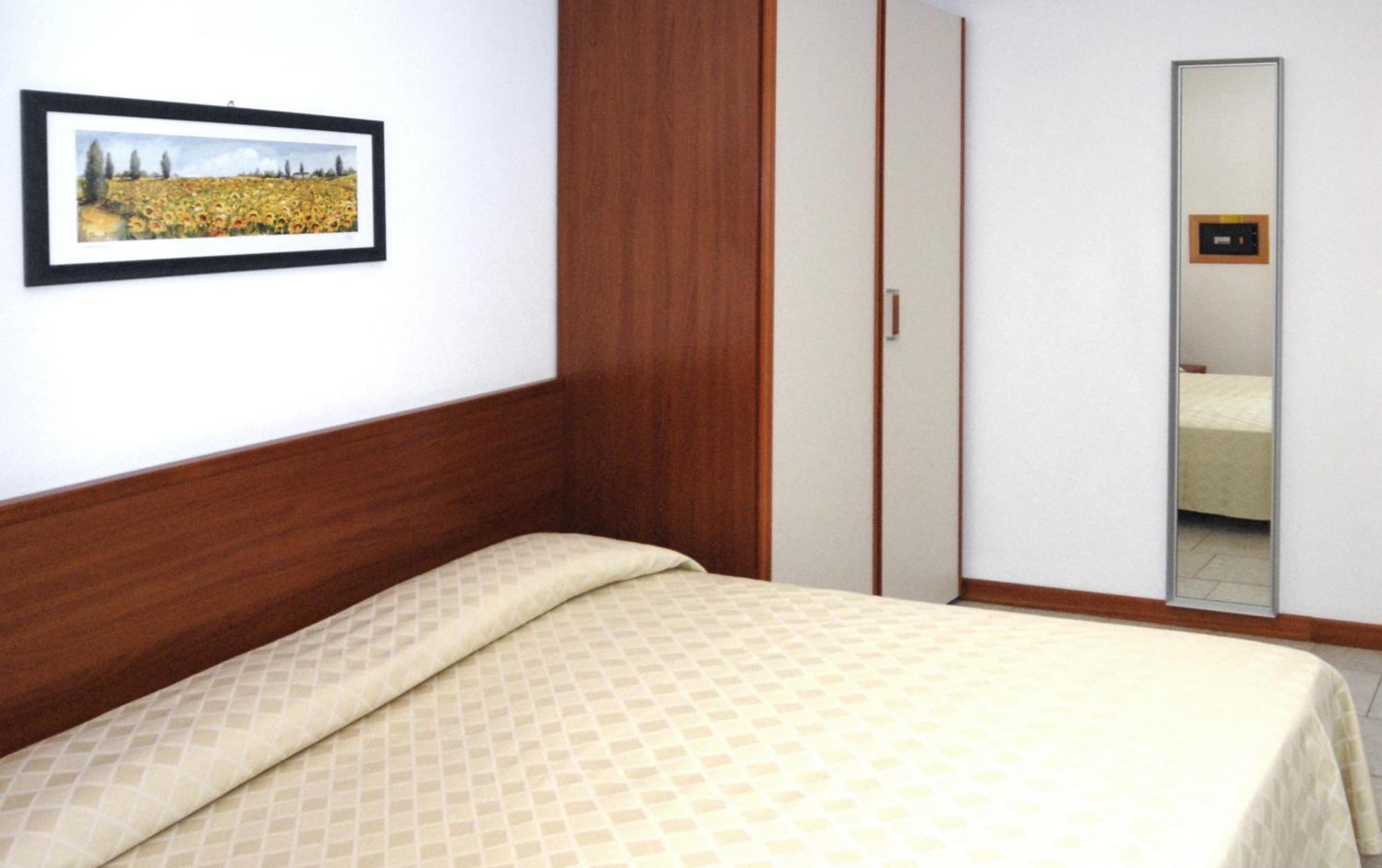 Elios Apartment Бибионе Екстериор снимка