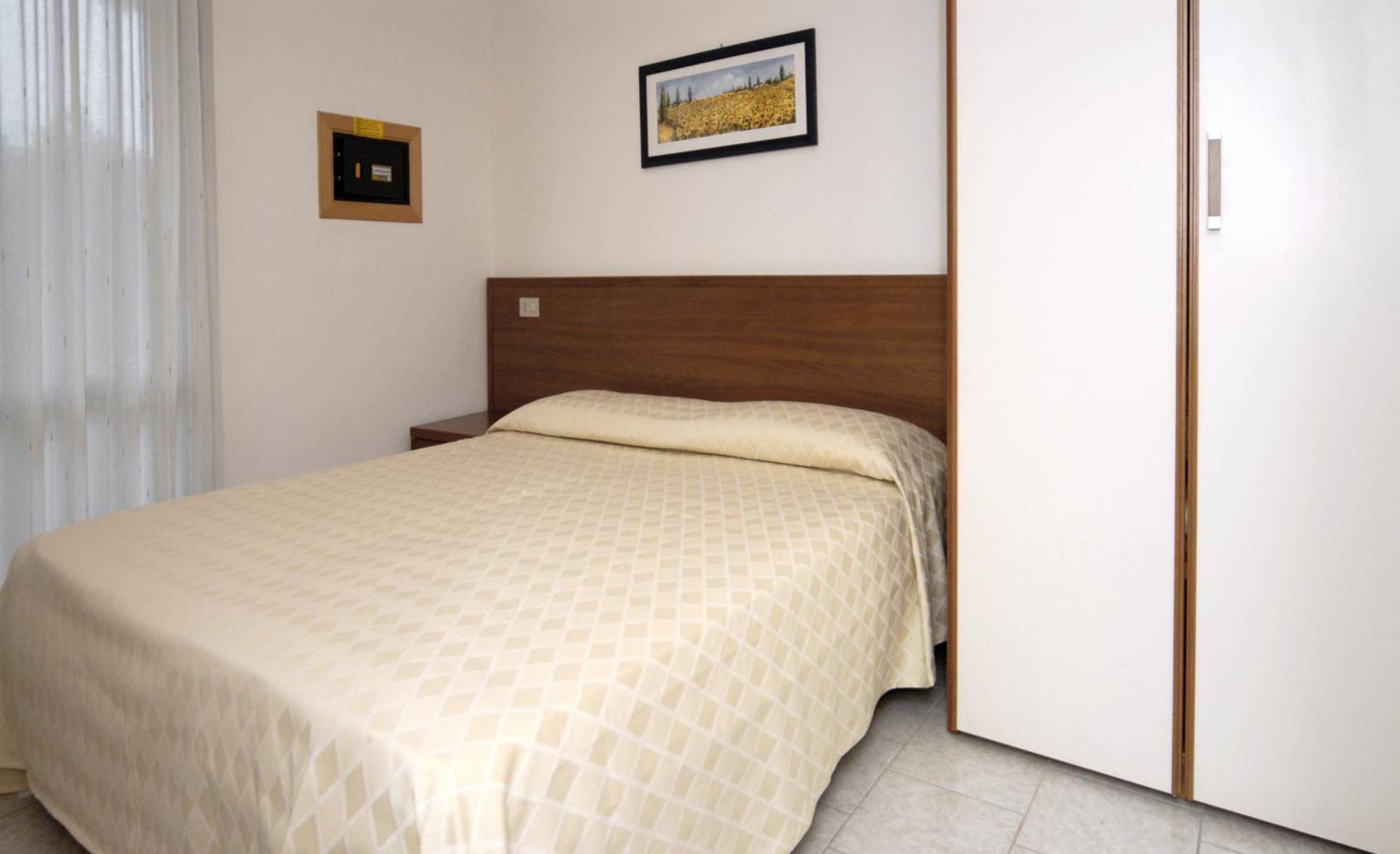 Elios Apartment Бибионе Екстериор снимка