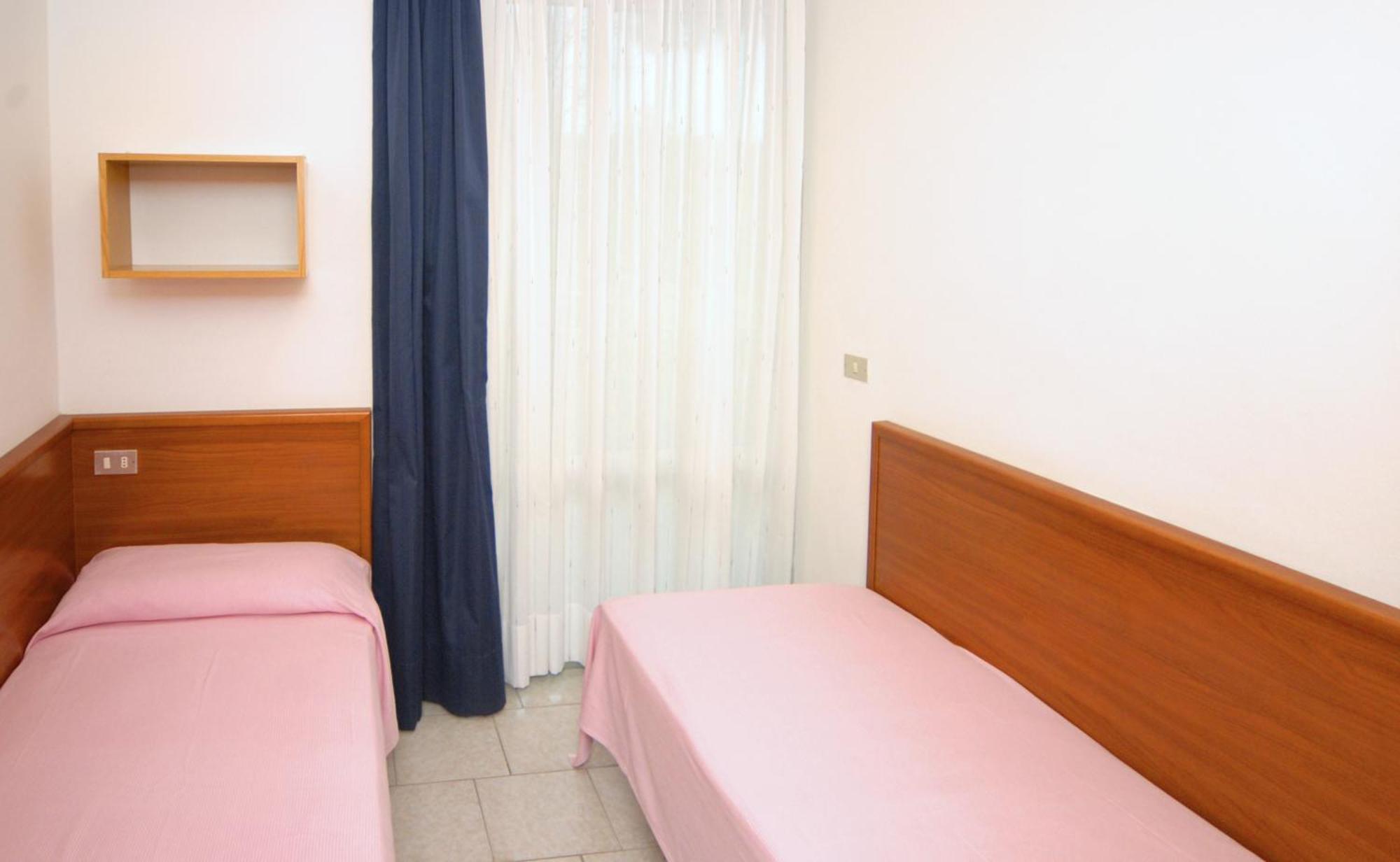 Elios Apartment Бибионе Екстериор снимка