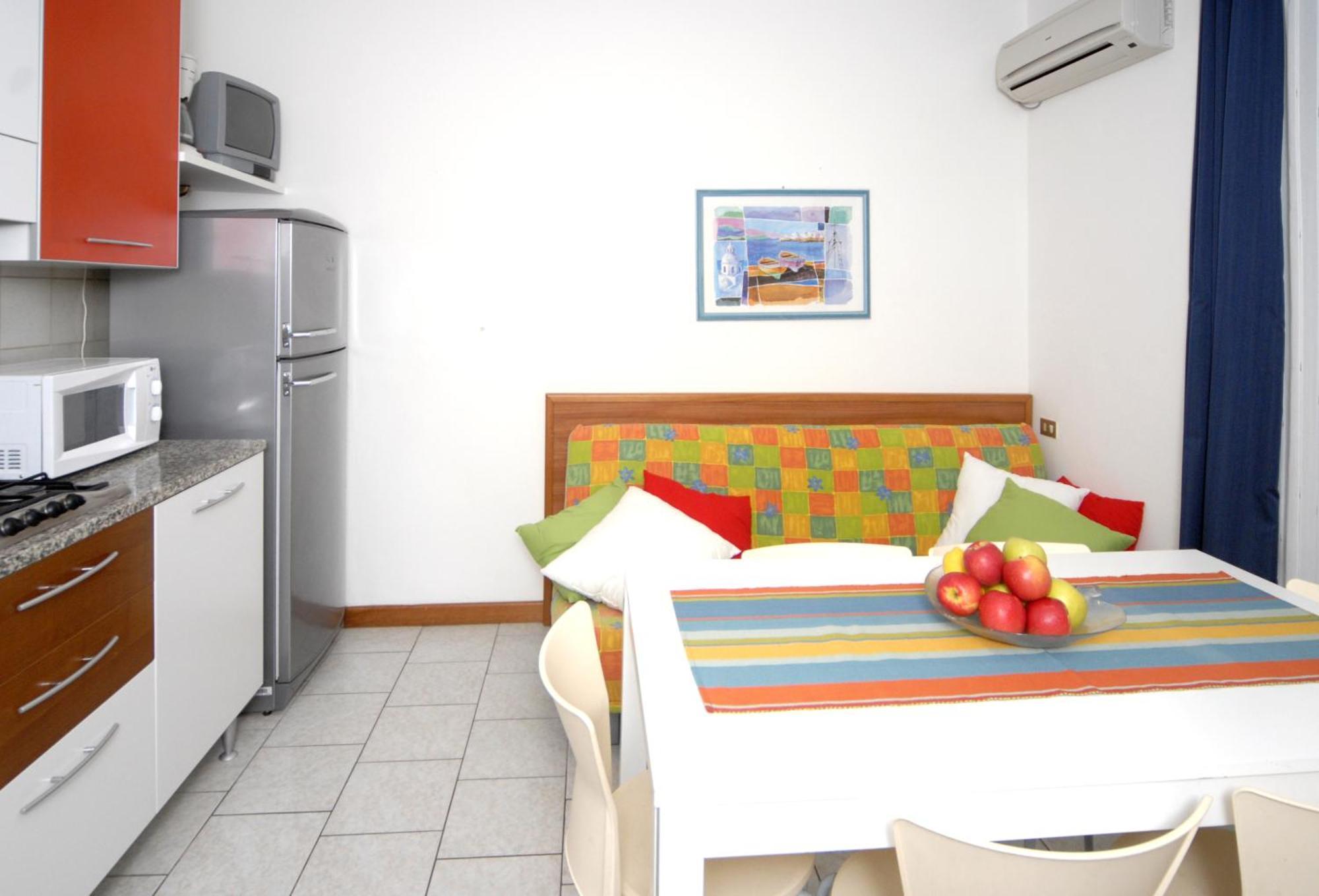Elios Apartment Бибионе Екстериор снимка