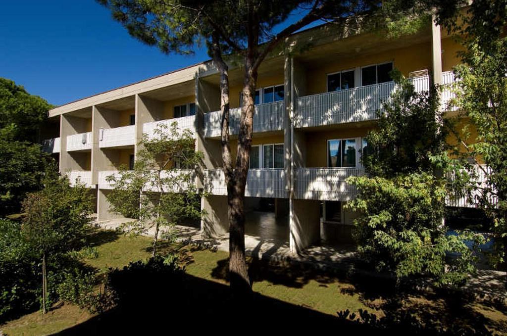 Elios Apartment Бибионе Екстериор снимка